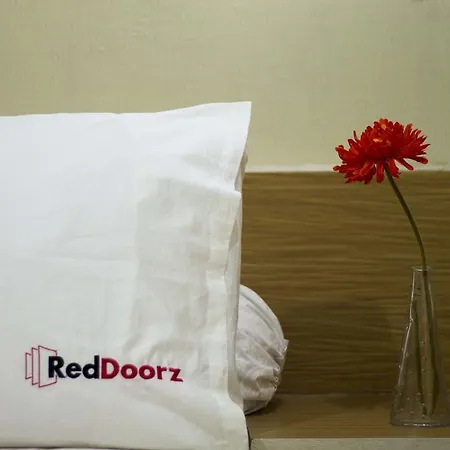 Reddoorz @ Jemursari-3